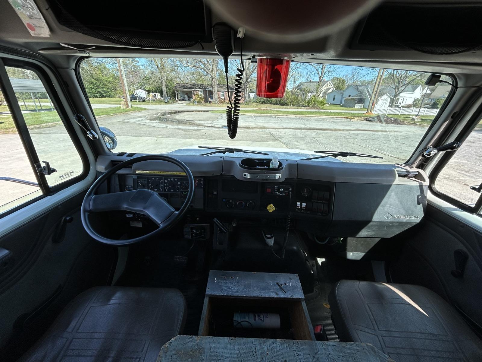 1995 E-One International Pumper - image 9
