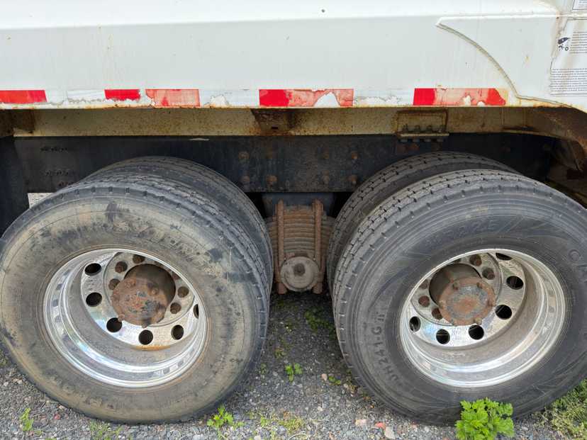 2008 Mack McNeilus Rear Loader — photo 8