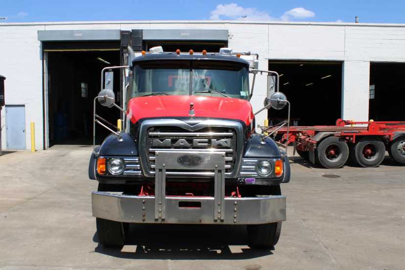 2004 Mack American Roll-Off — photo 2
