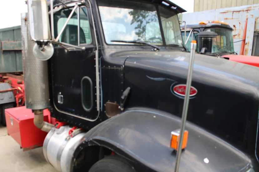 2005 Peterbilt American Roll-Off — photo 3