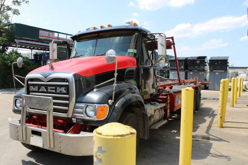 2005 Mack American Roll-Off — photo 3