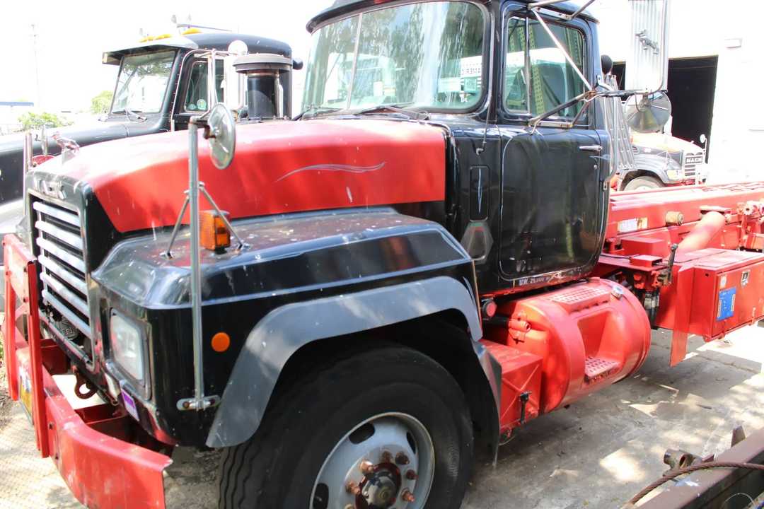 2001 Mack RD688