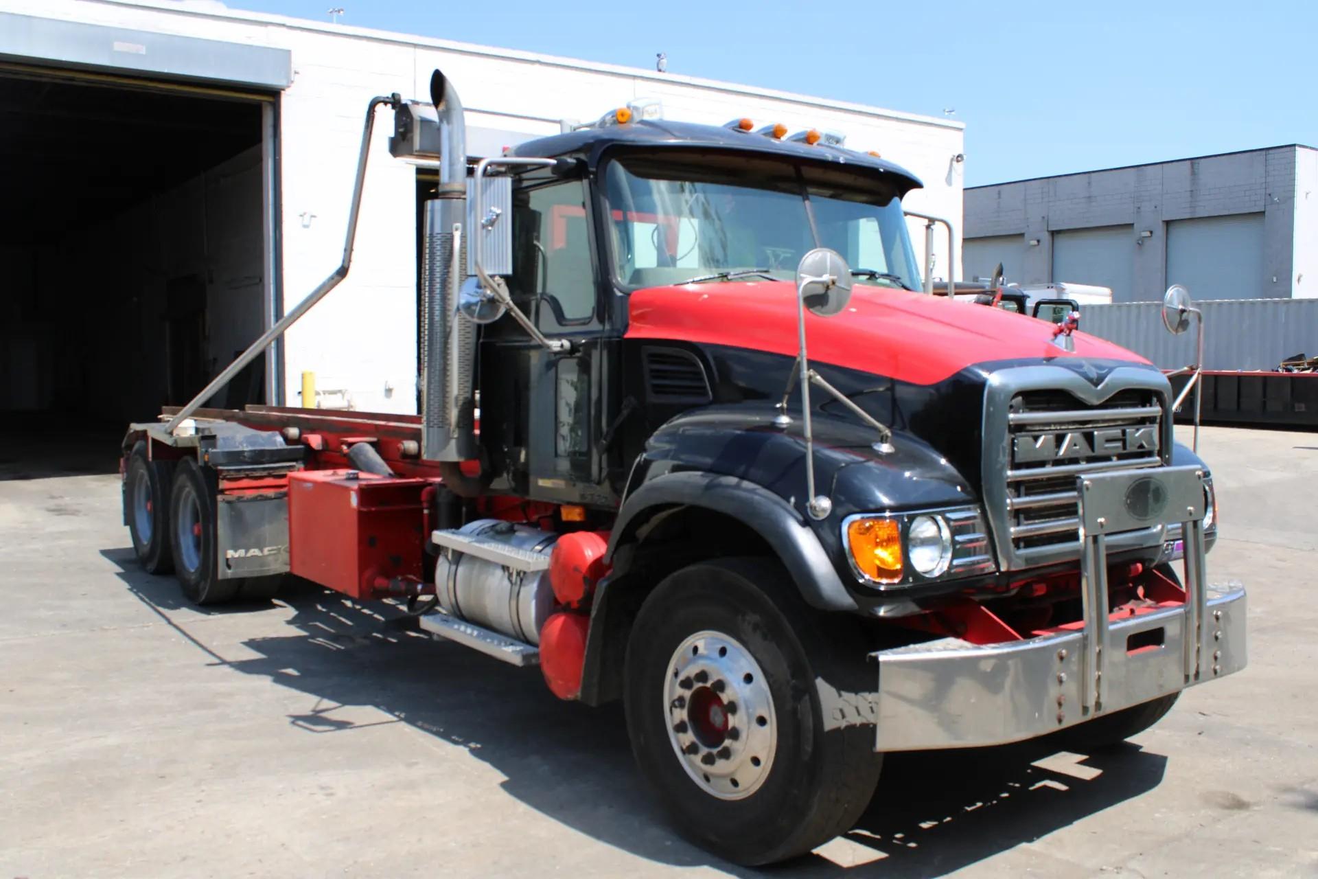 2004 Mack American Roll-Off - image 1