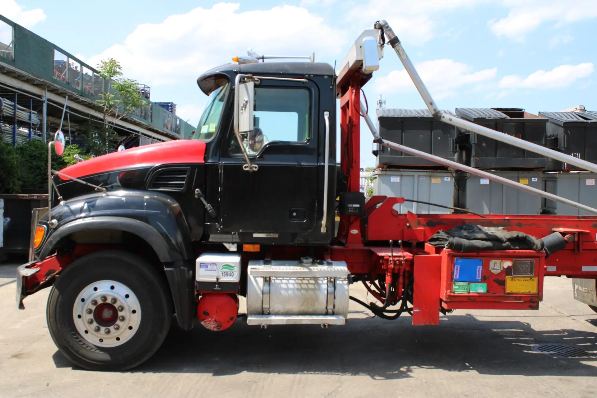 2004 Mack American Roll-Off - image 11