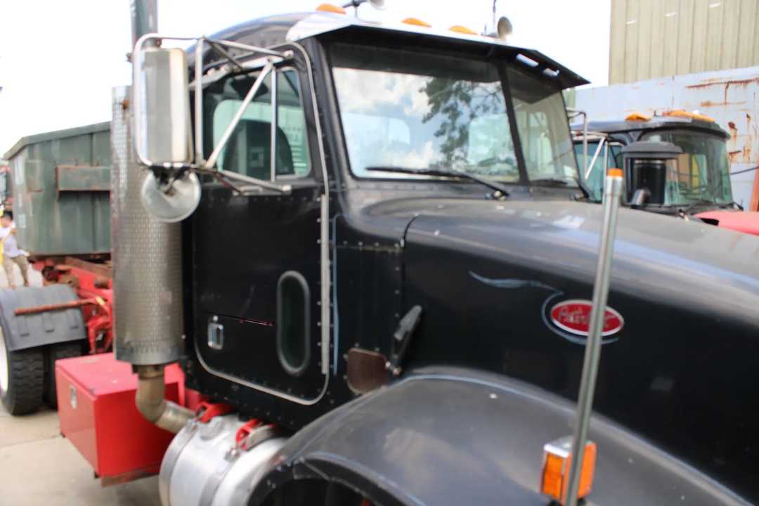 2005 Peterbilt 357