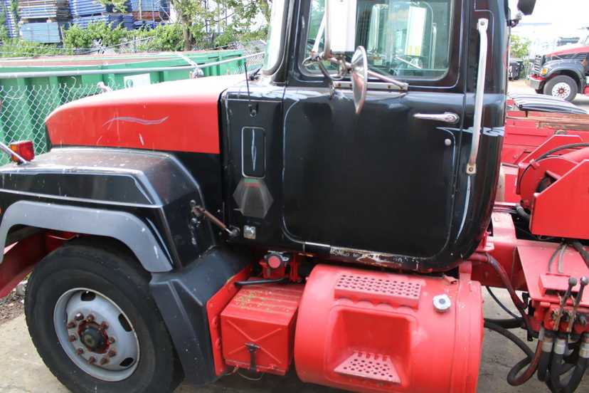 2001 Mack American Roll-Off — photo 2