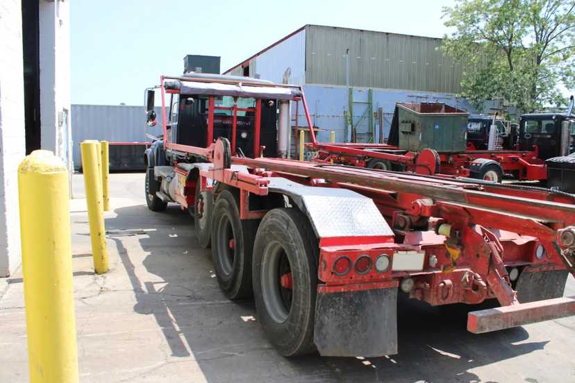 2005 Mack American Roll-Off — photo 8