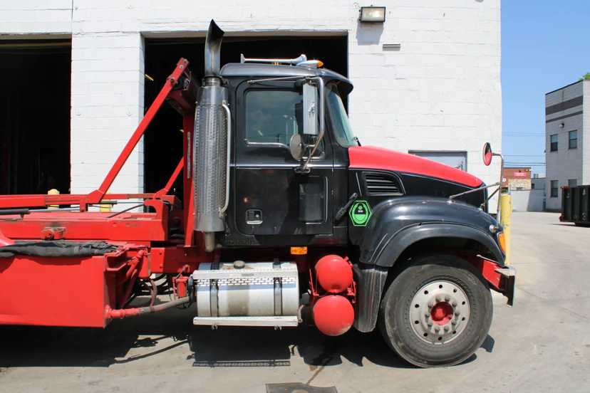 2005 Mack American Roll-Off — photo 4