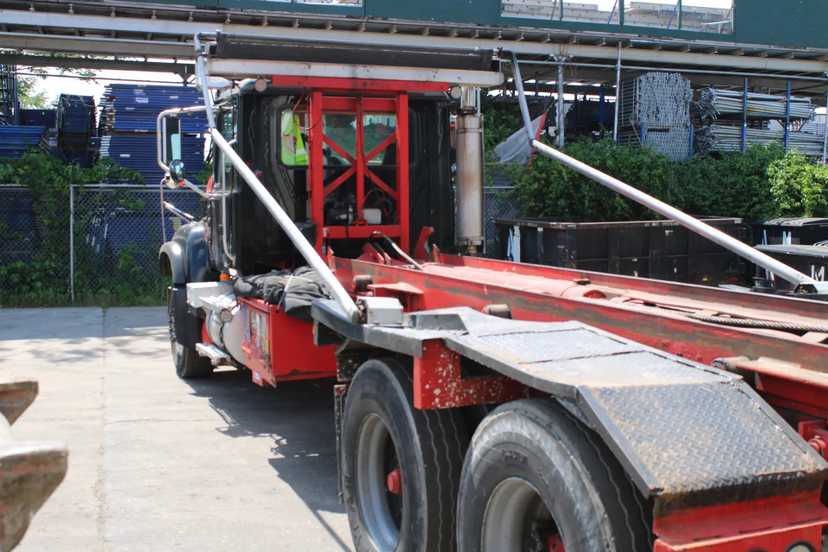 2004 Mack American Roll-Off — photo 8