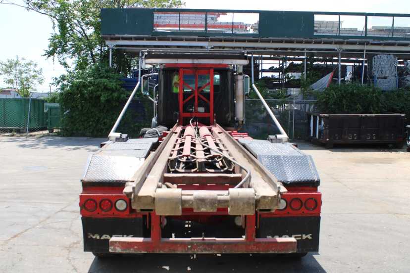 2004 Mack American Roll-Off — photo 6
