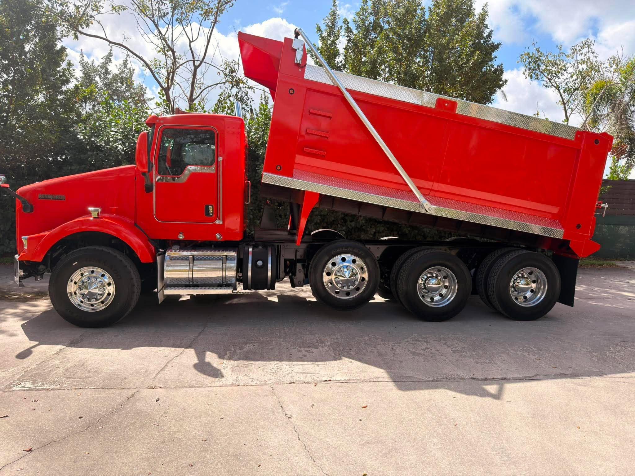 2015 Kenworth T880 Dump Truck - image 3