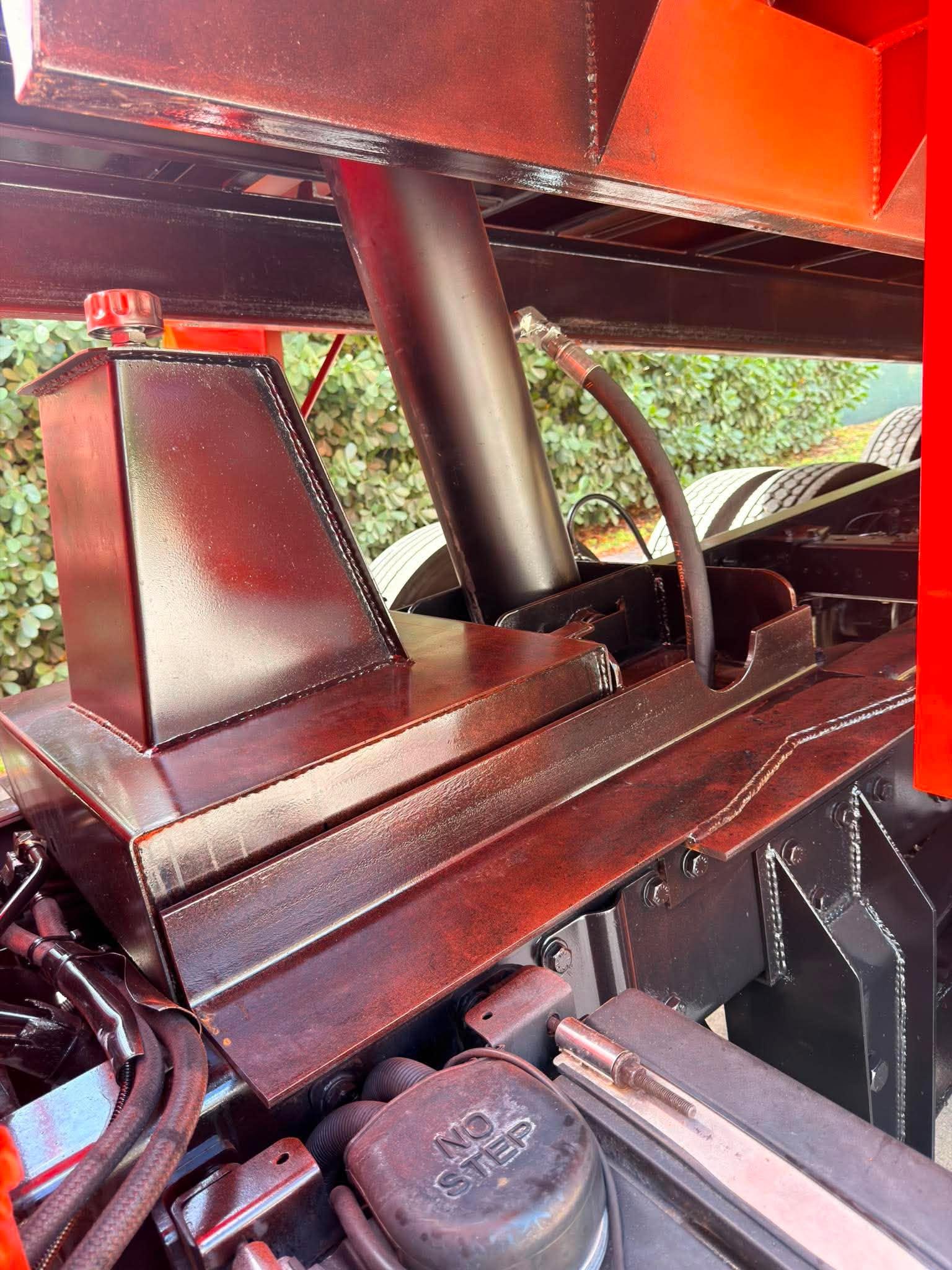 2015 Kenworth T880 Dump Truck - image 8