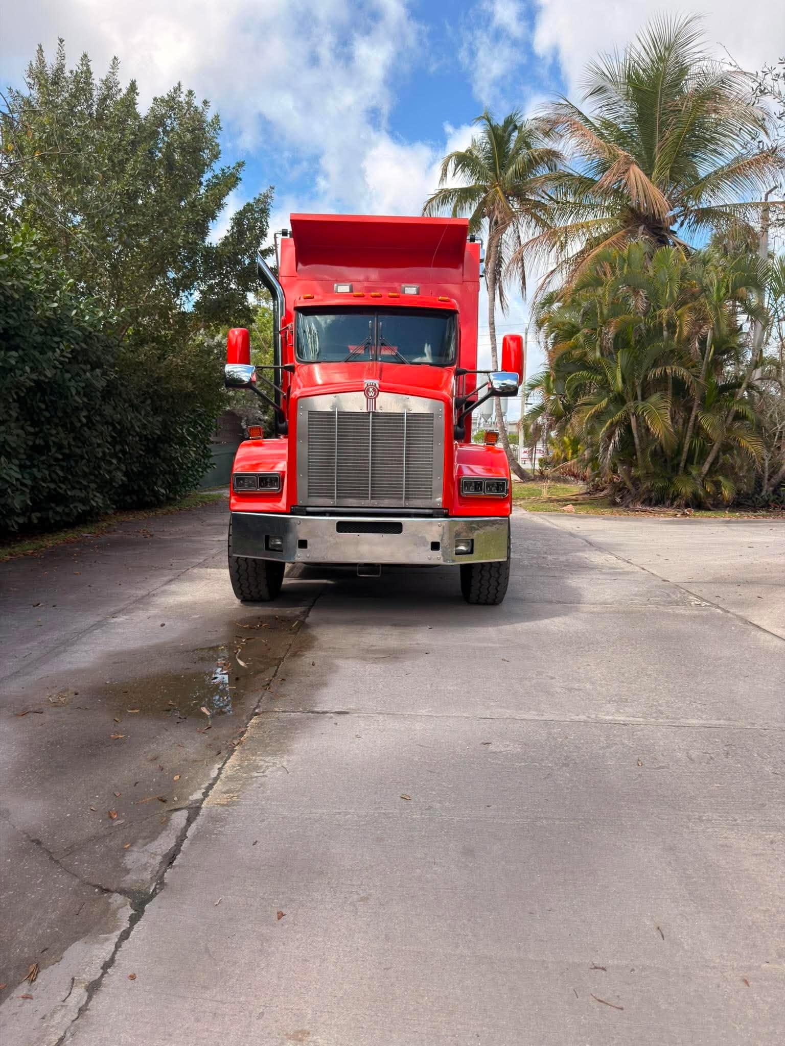 2015 Kenworth T880 Dump Truck - image 2