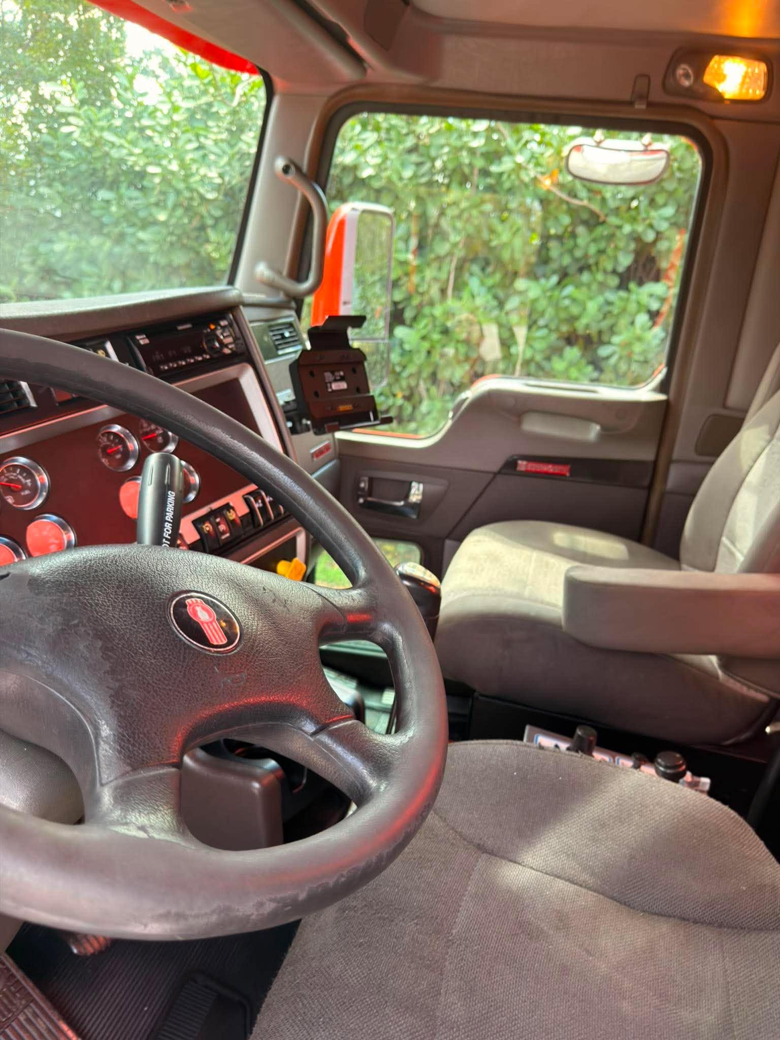 2015 Kenworth T880 Dump Truck - image 5