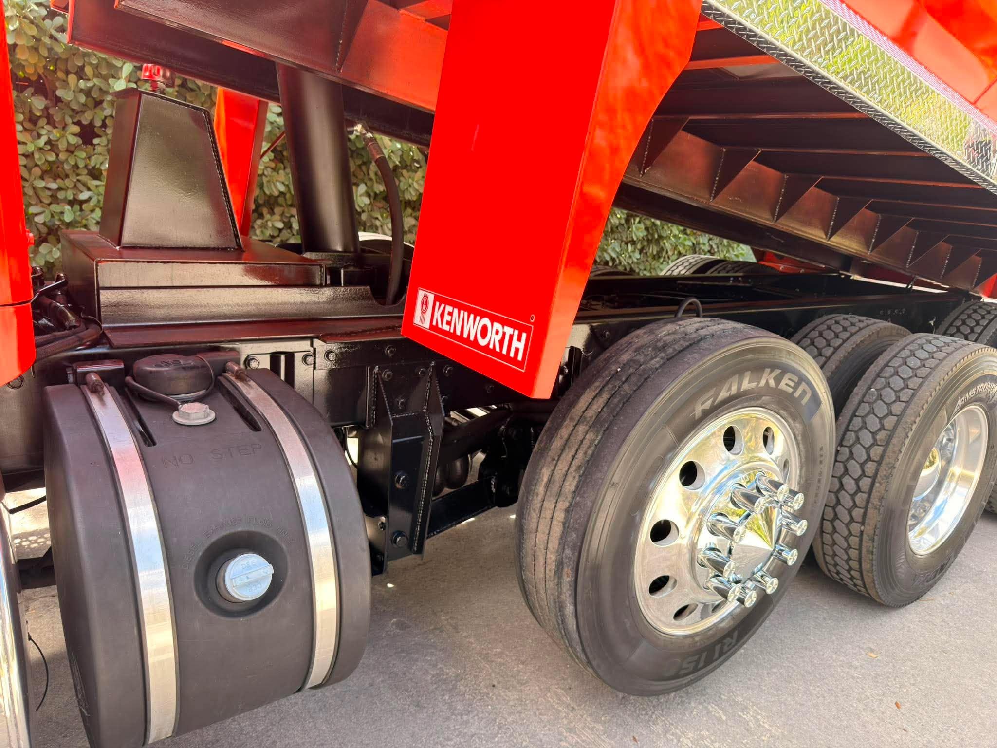 2015 Kenworth T880 Dump Truck - image 7