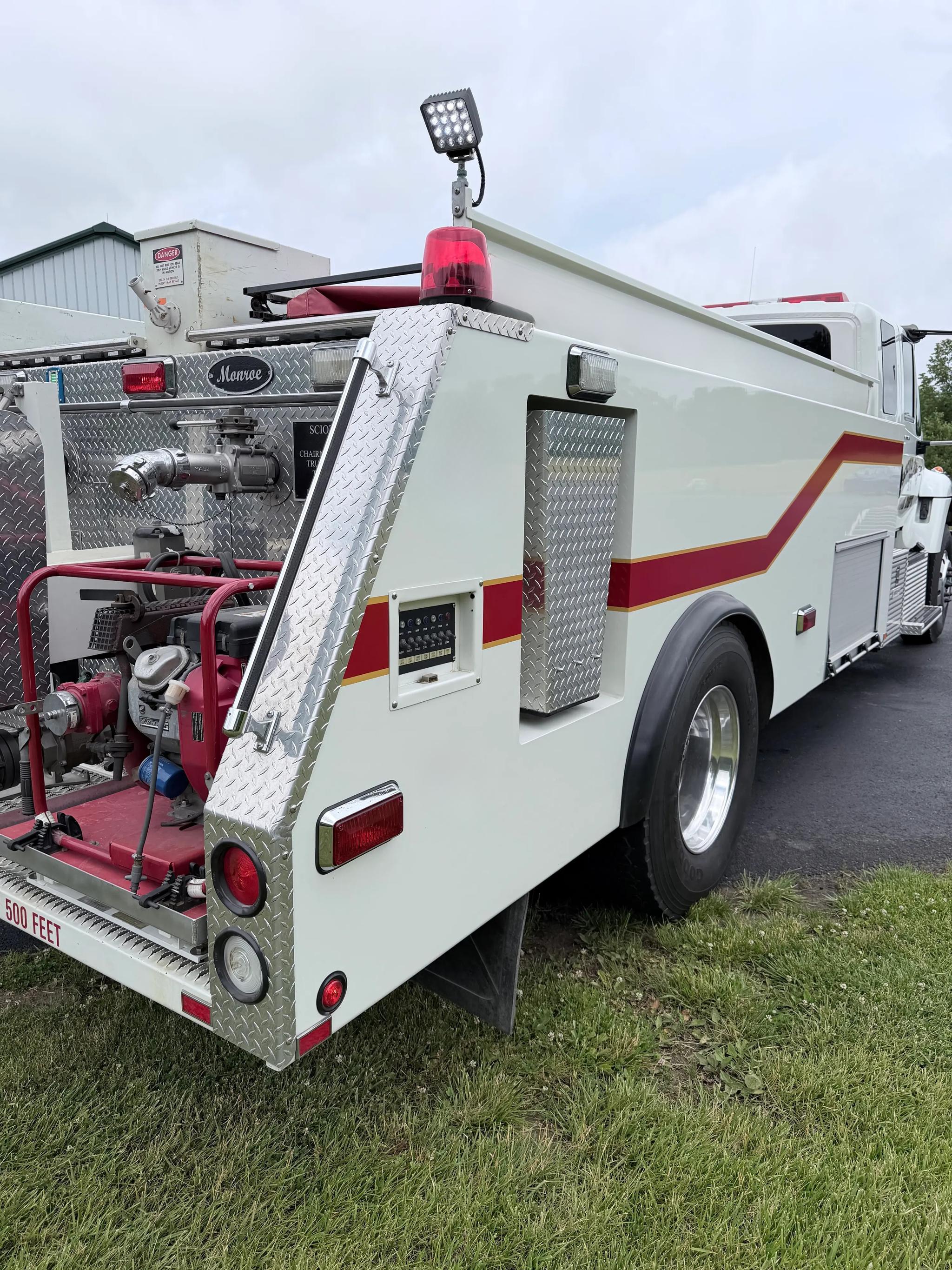 2003 International DT530 Tanker - image 4
