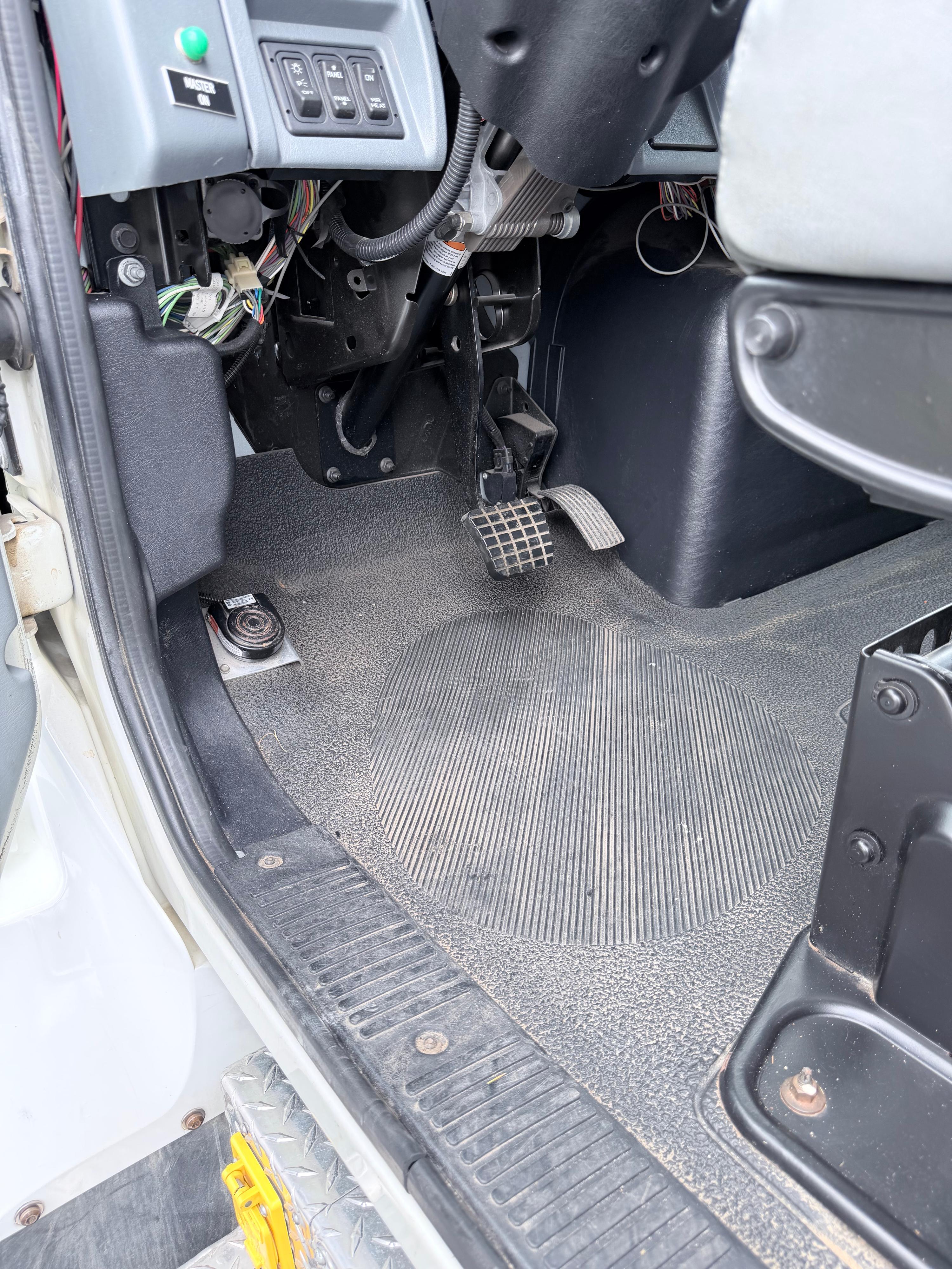2003 International DT530 Tanker - image 25