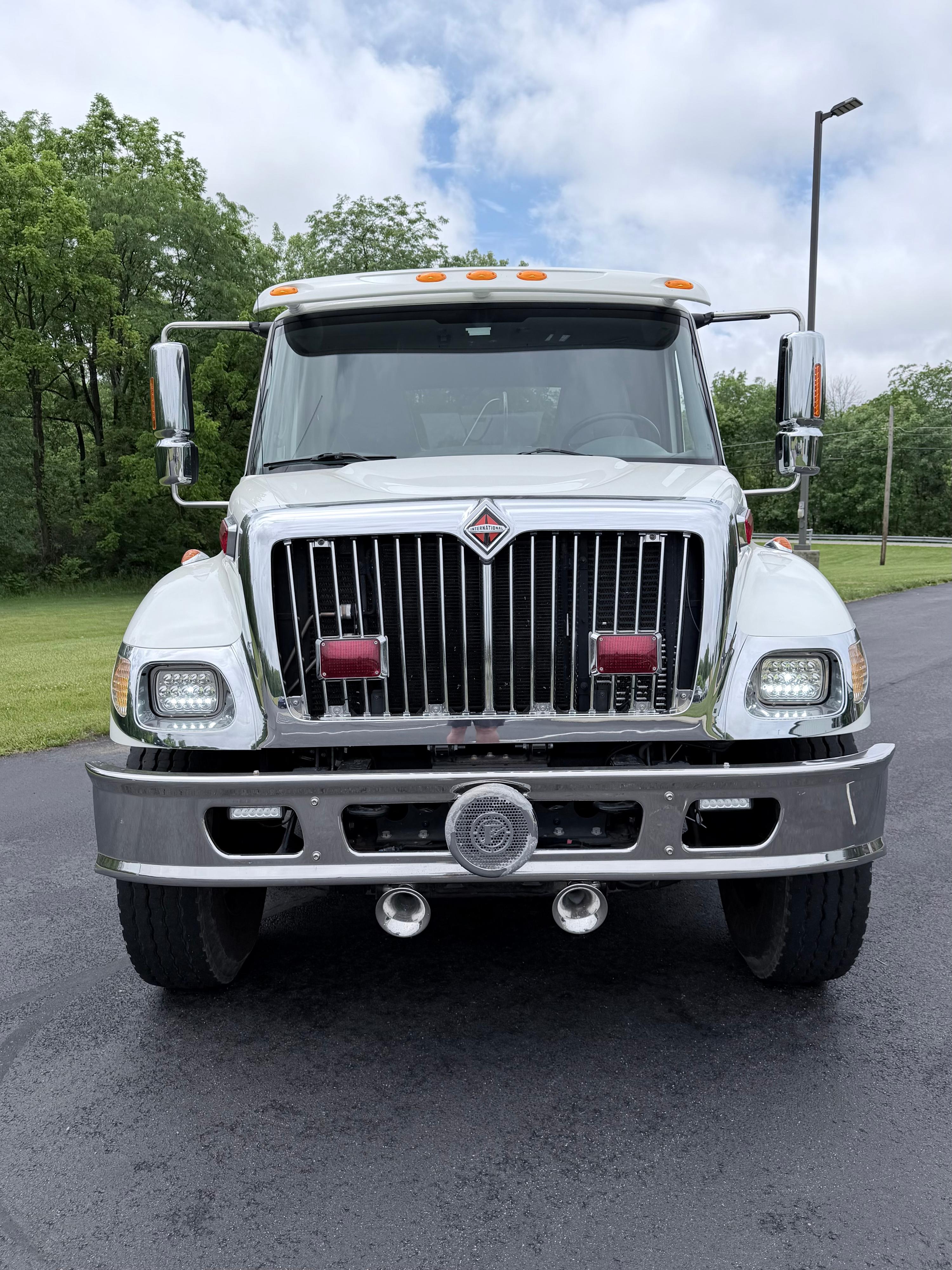 2003 International DT530 Tanker - image 6