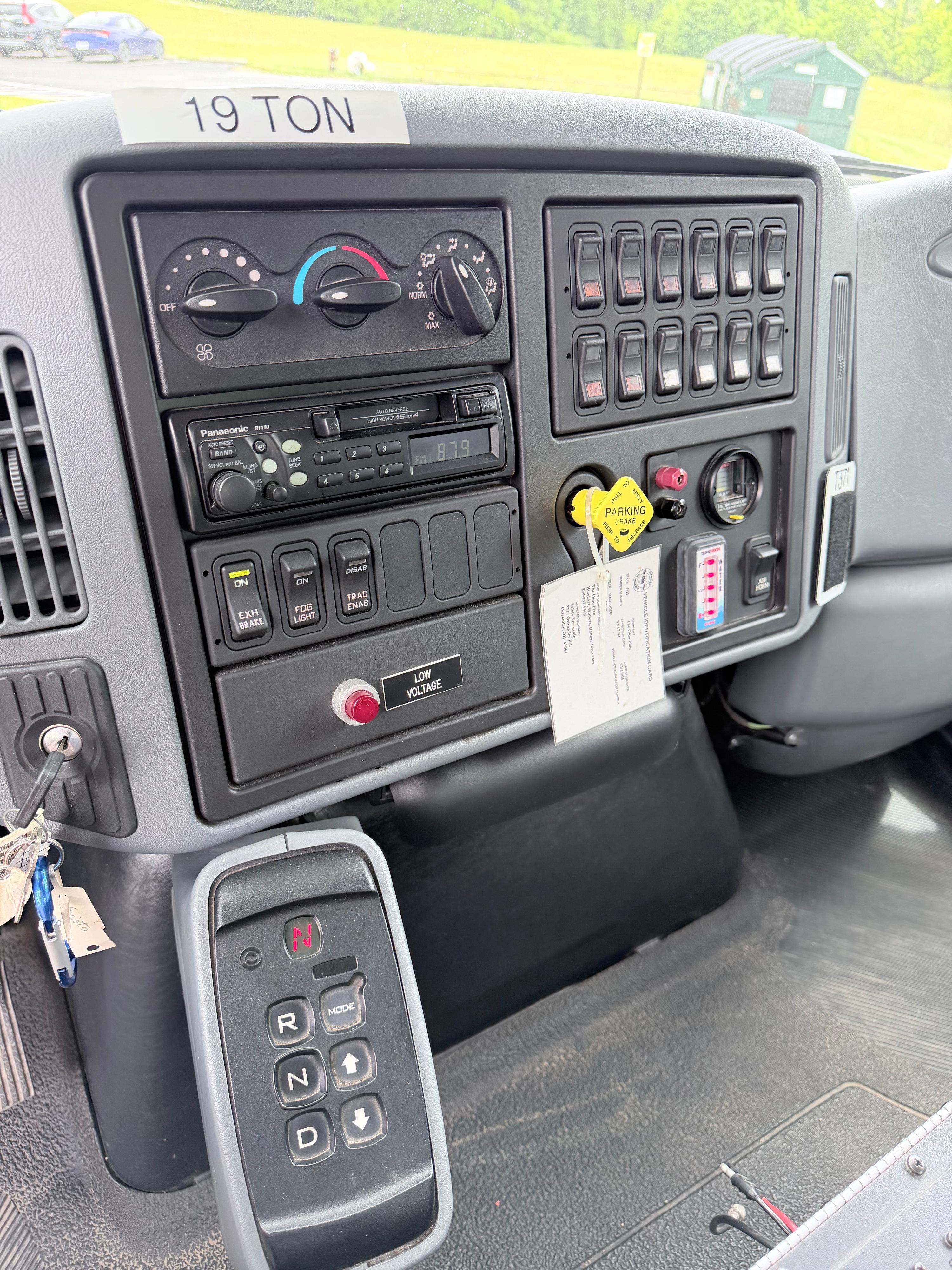 2003 International DT530 Tanker - image 21