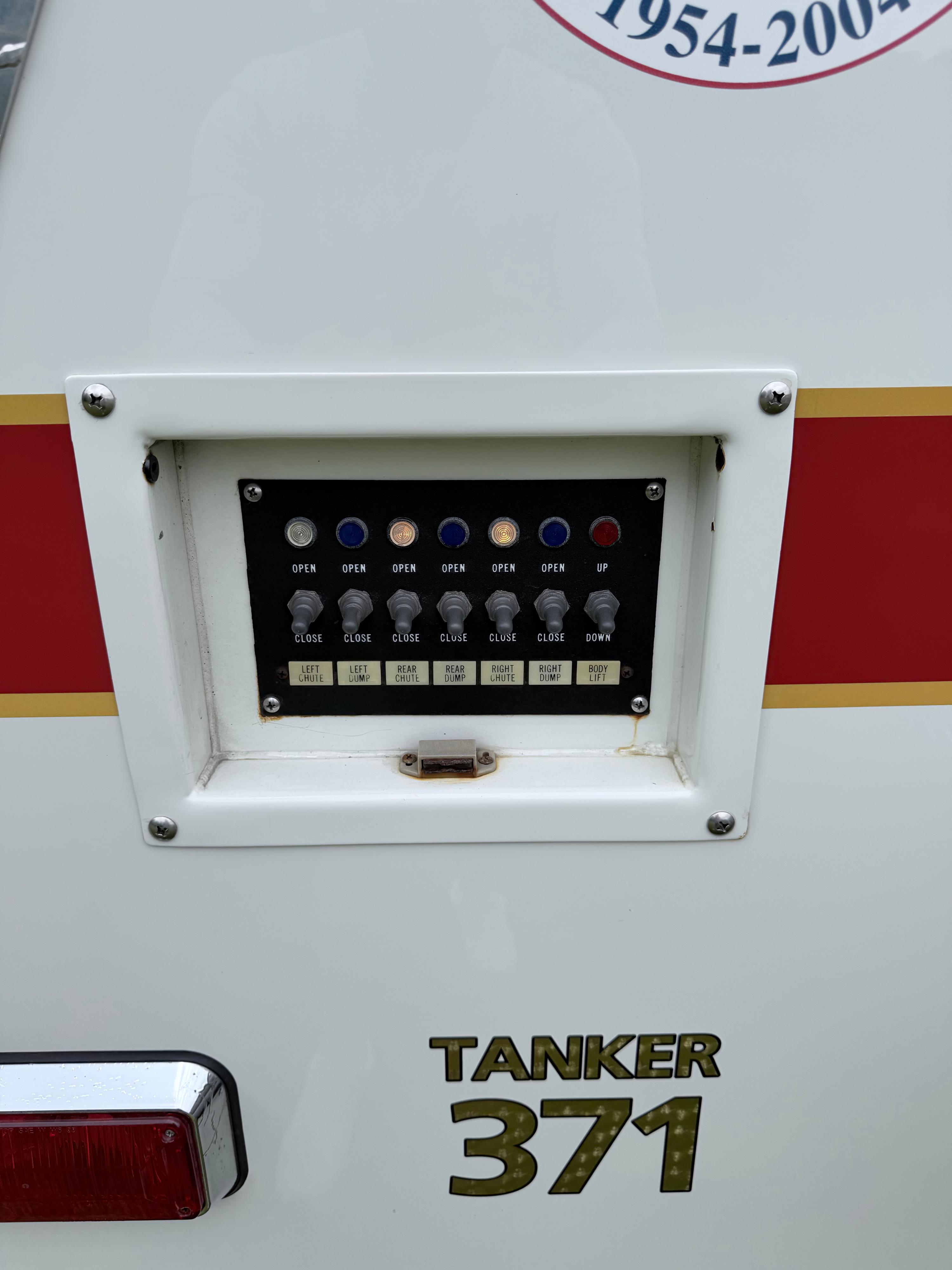 2003 International DT530 Tanker - image 16
