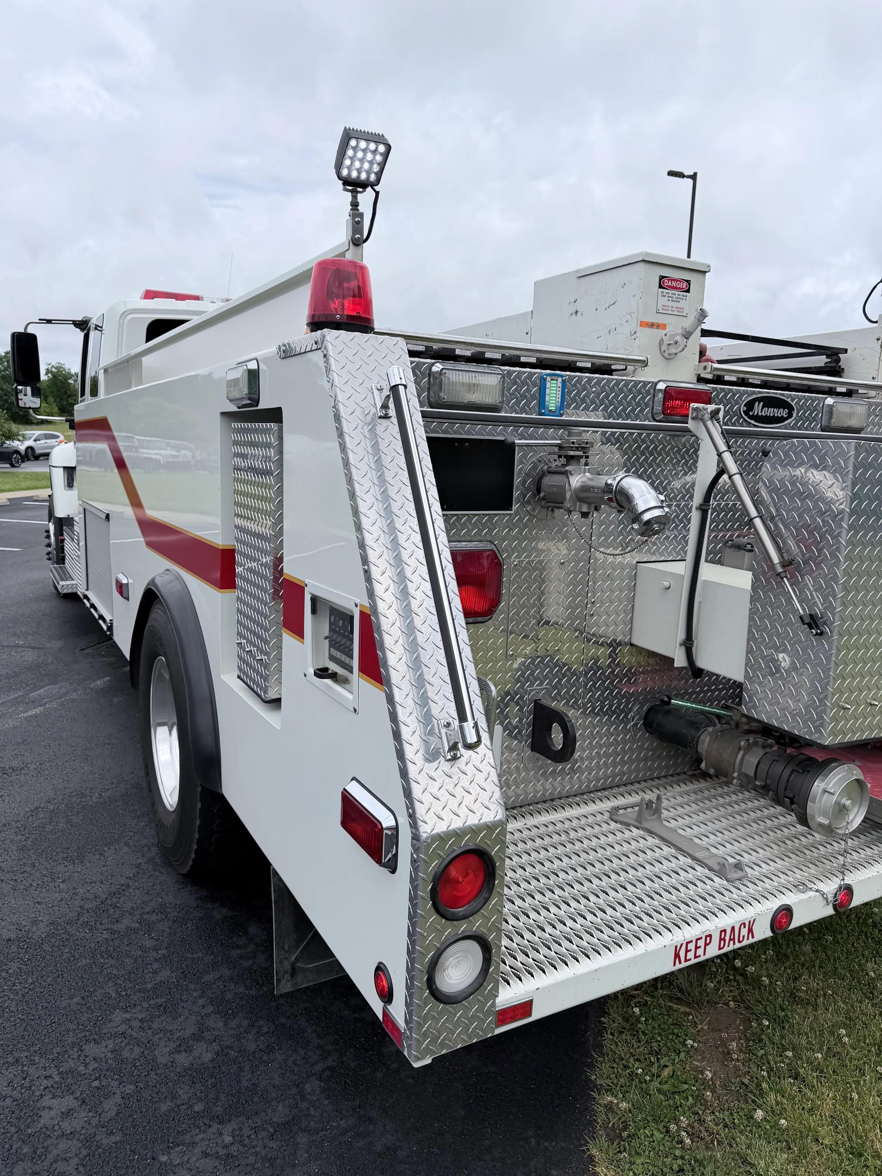 2003 International DT530 Tanker - image 7