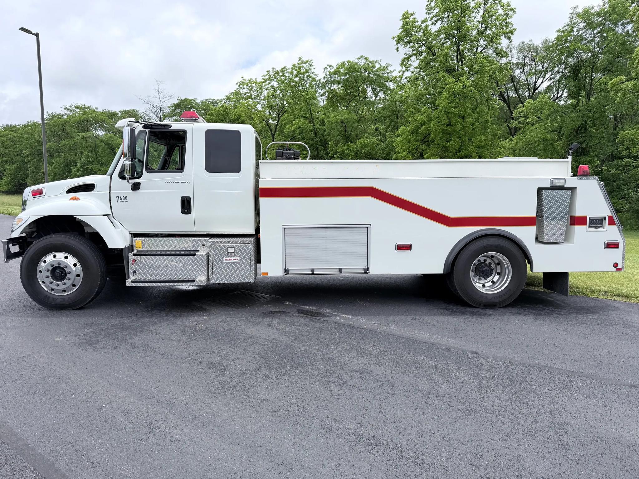 2003 International DT530 Tanker - image 5