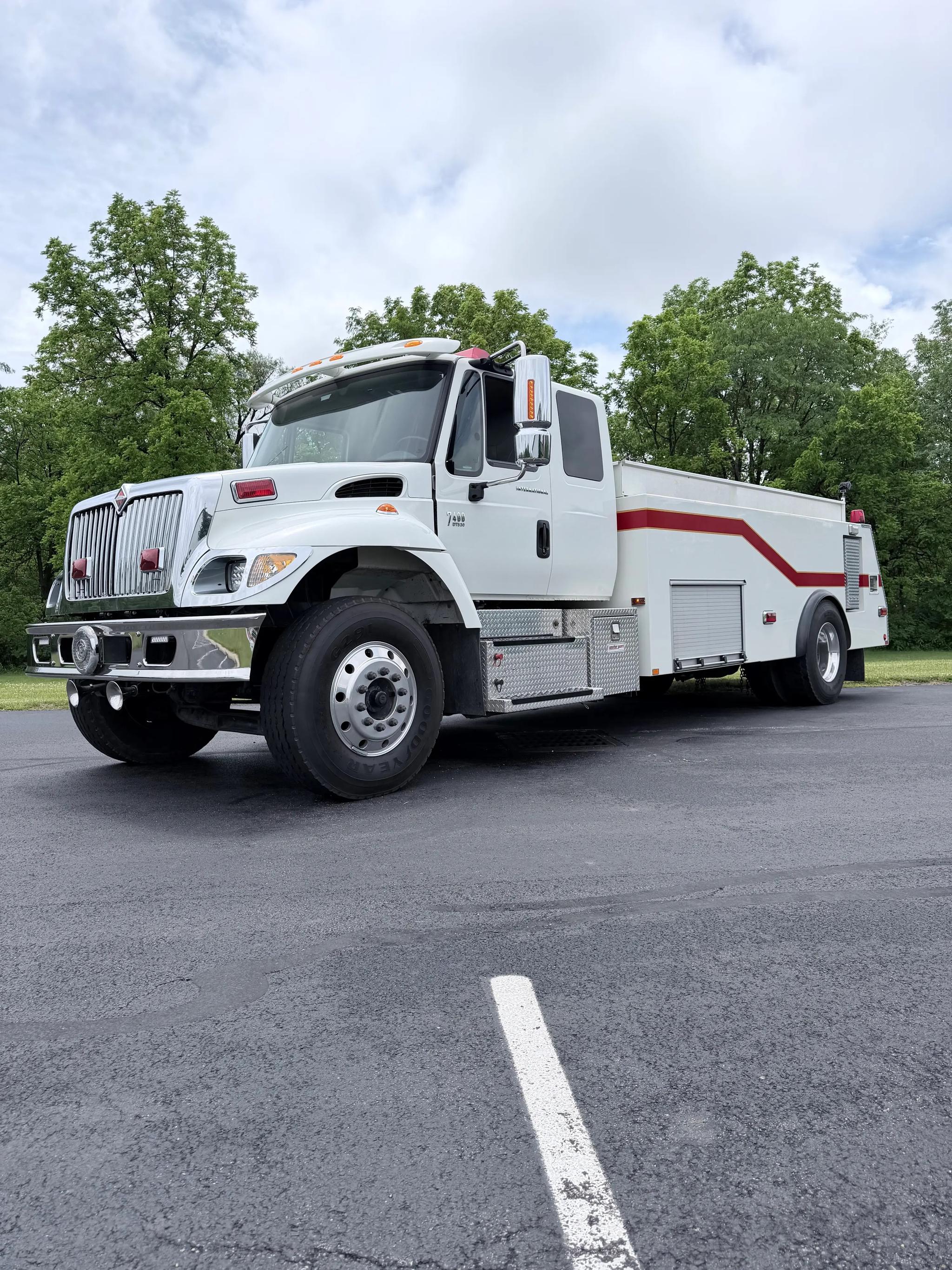 2003 International DT530 Tanker - image 1