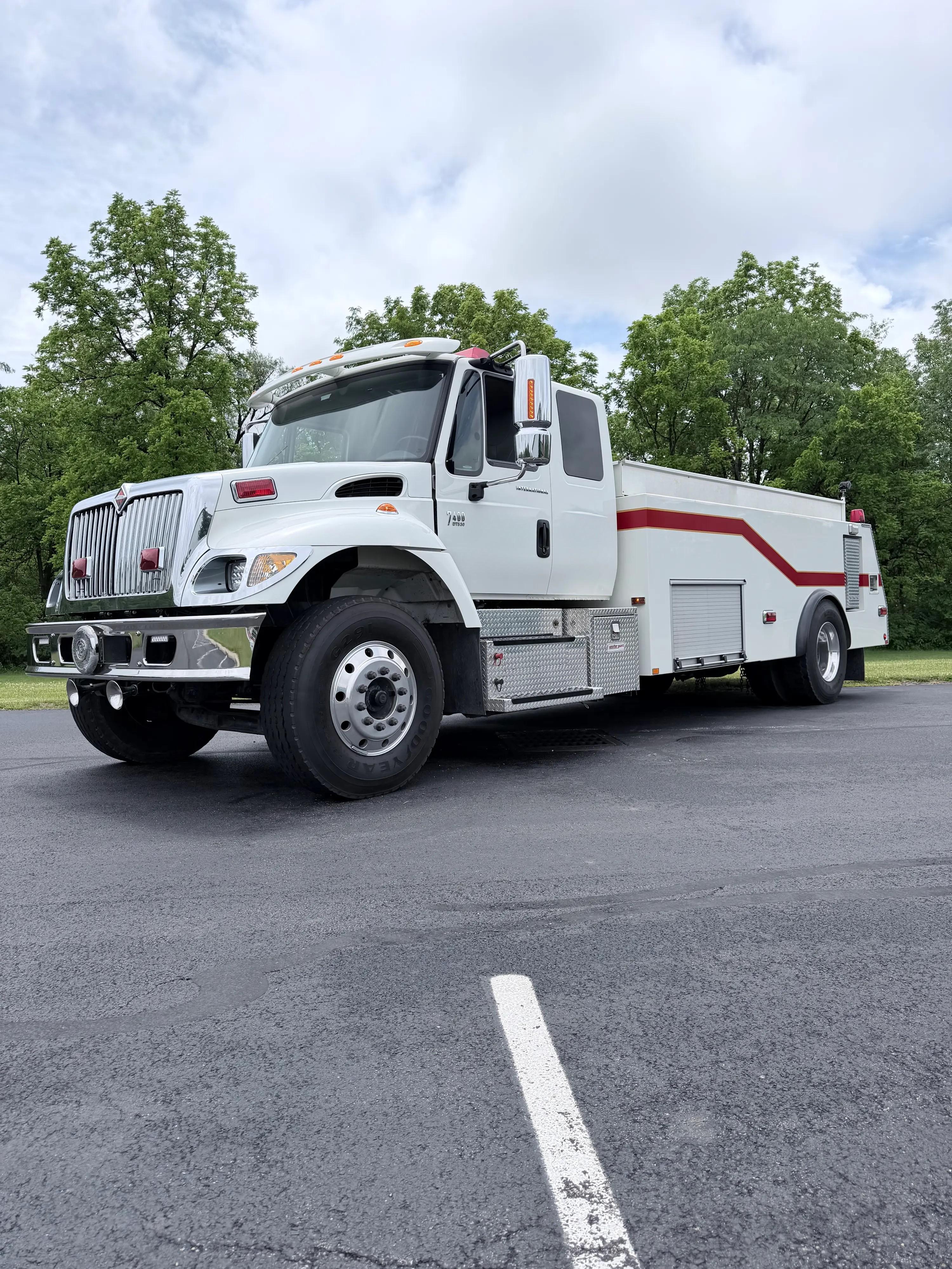 2003 International DT530 Tanker - image 1
