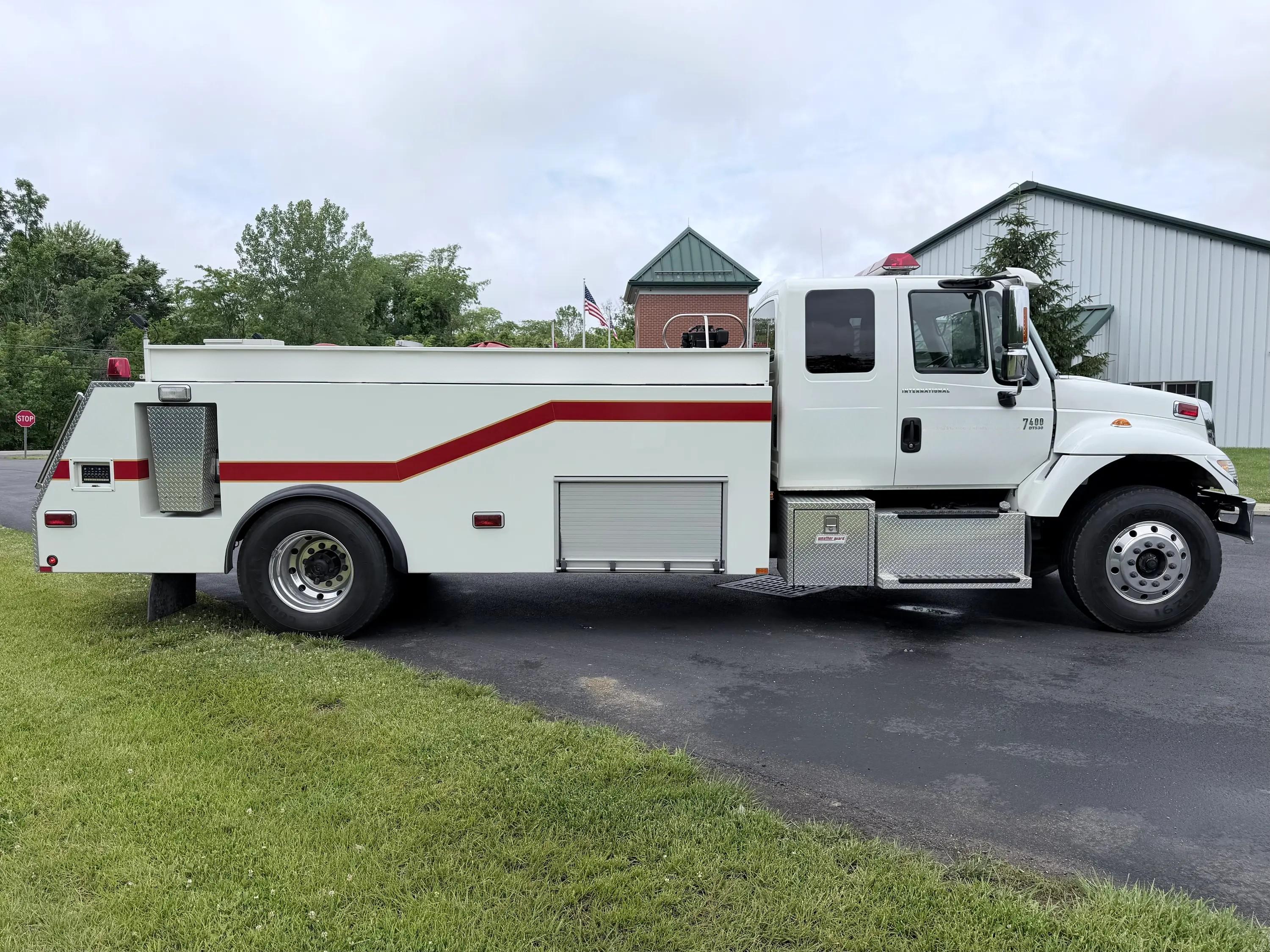 2003 International DT530 Tanker - image 8