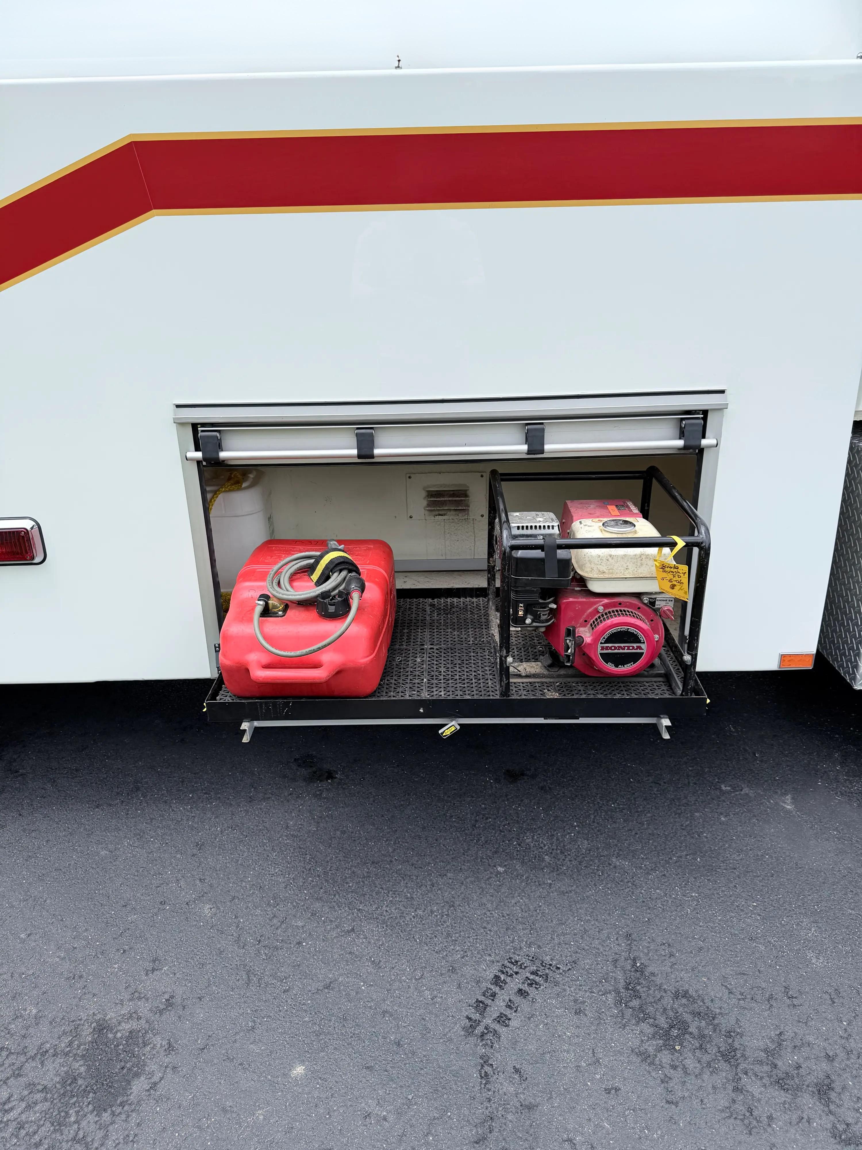2003 International DT530 Tanker - image 9