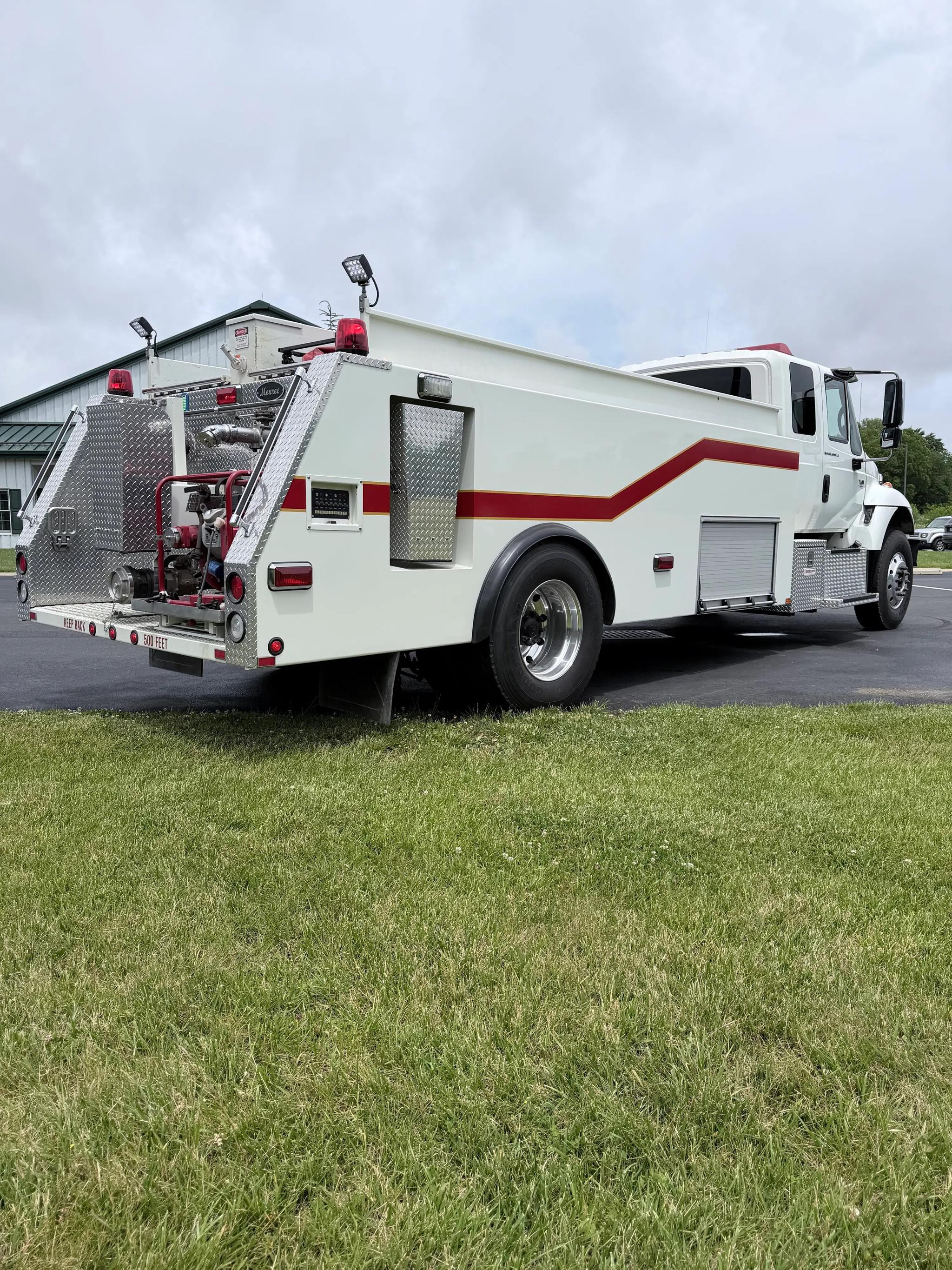 2003 International DT530 Tanker - image 3