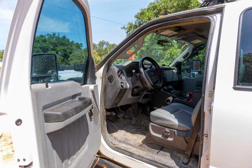 2013 AM General Ford 4x4 Brush Truck — photo 8