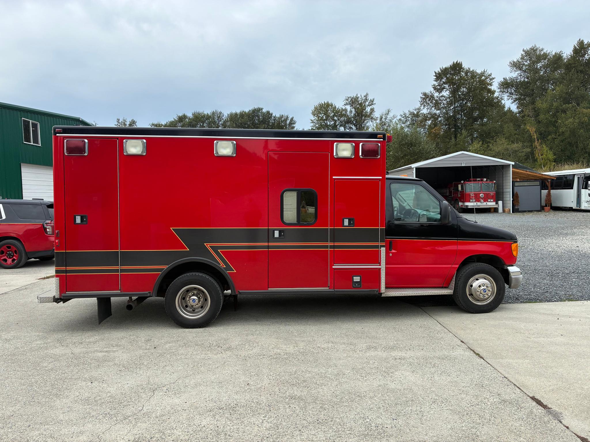 2003 Road Rescue Ford Type III Ambulance - image 3