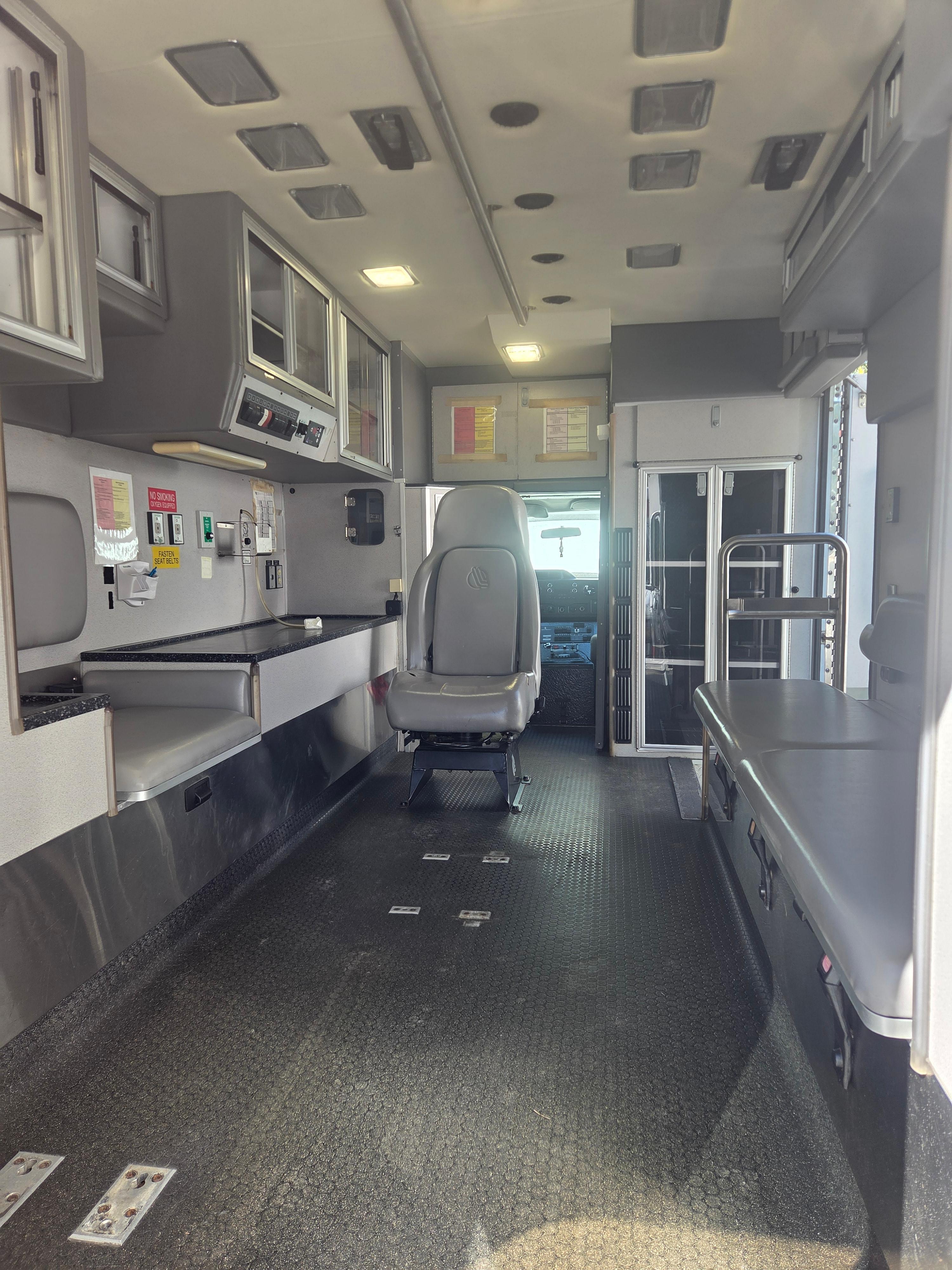 2014 Road Rescue Ford Type III Ambulance - image 11