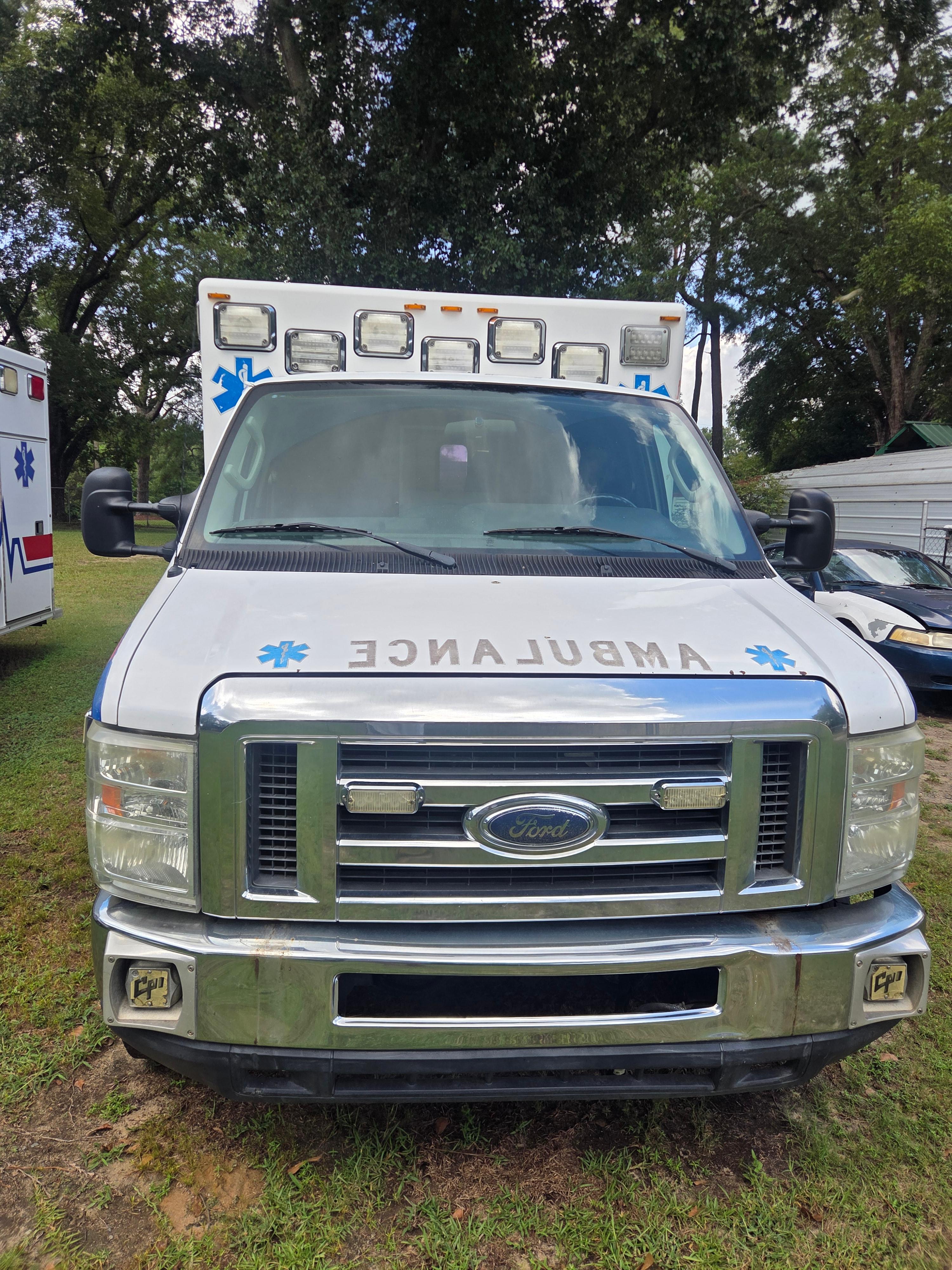 2014 Excellance Ford Type III Ambulance - image 3