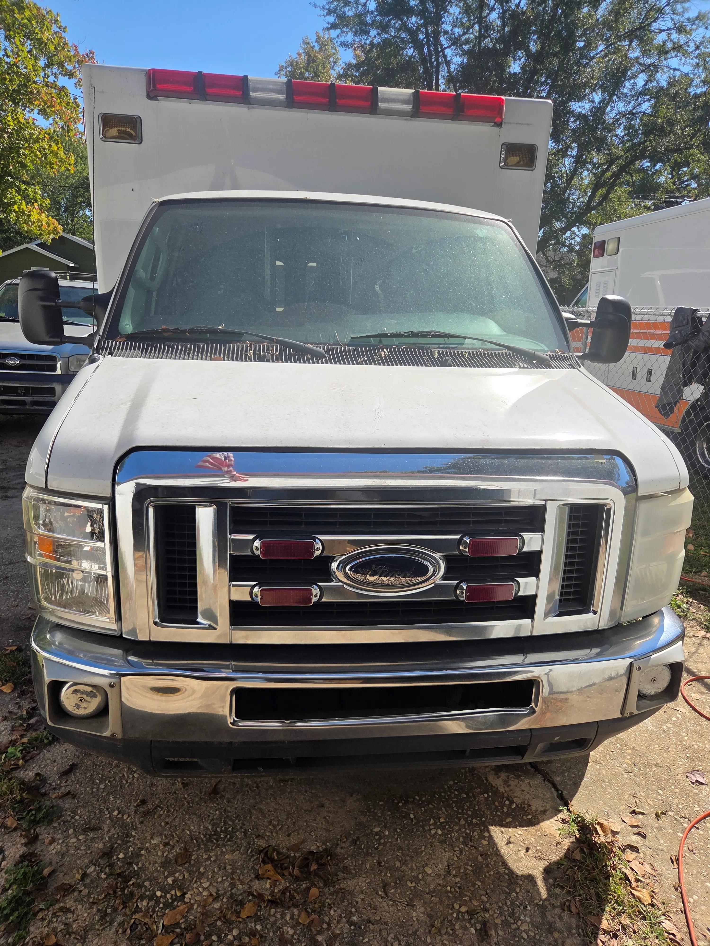 2014 Road Rescue Ford Type III Ambulance - image 3