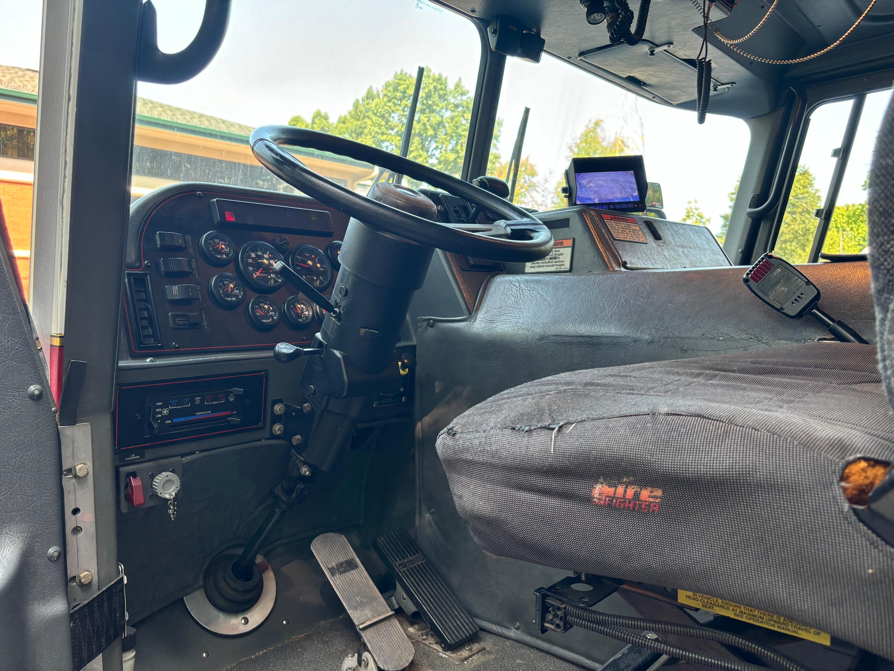 2001 E-One 75’ Quint - image 8