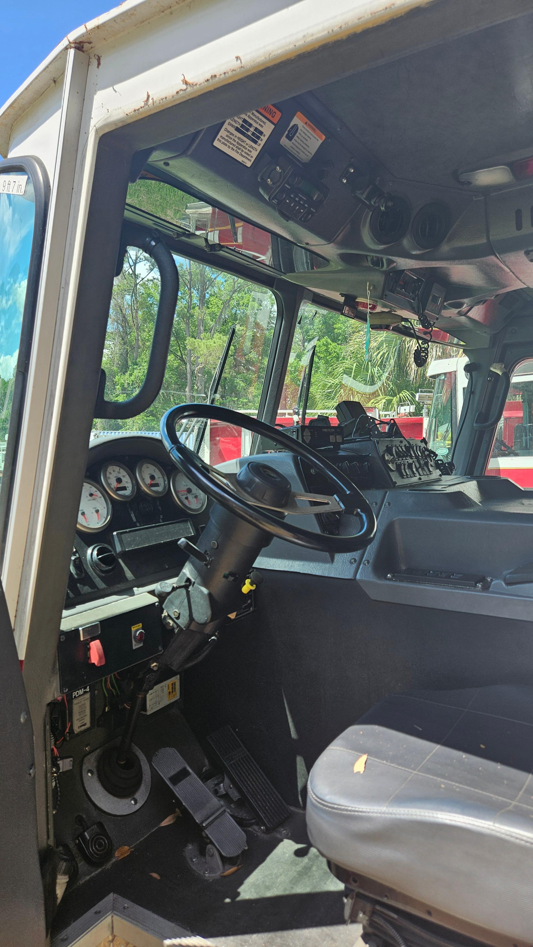 2005 E-One Pumper - image 6