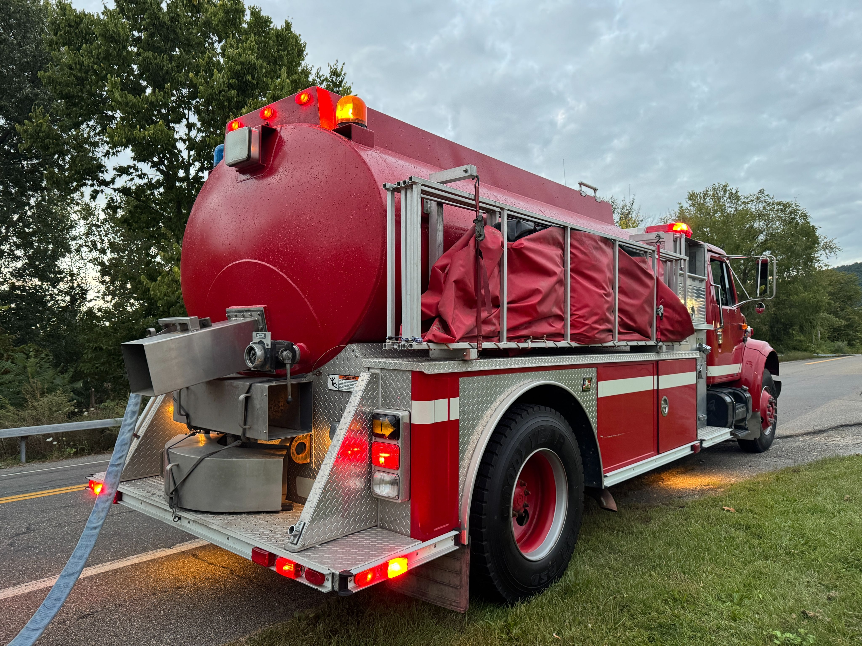 2001 E-One International Tanker - image 6