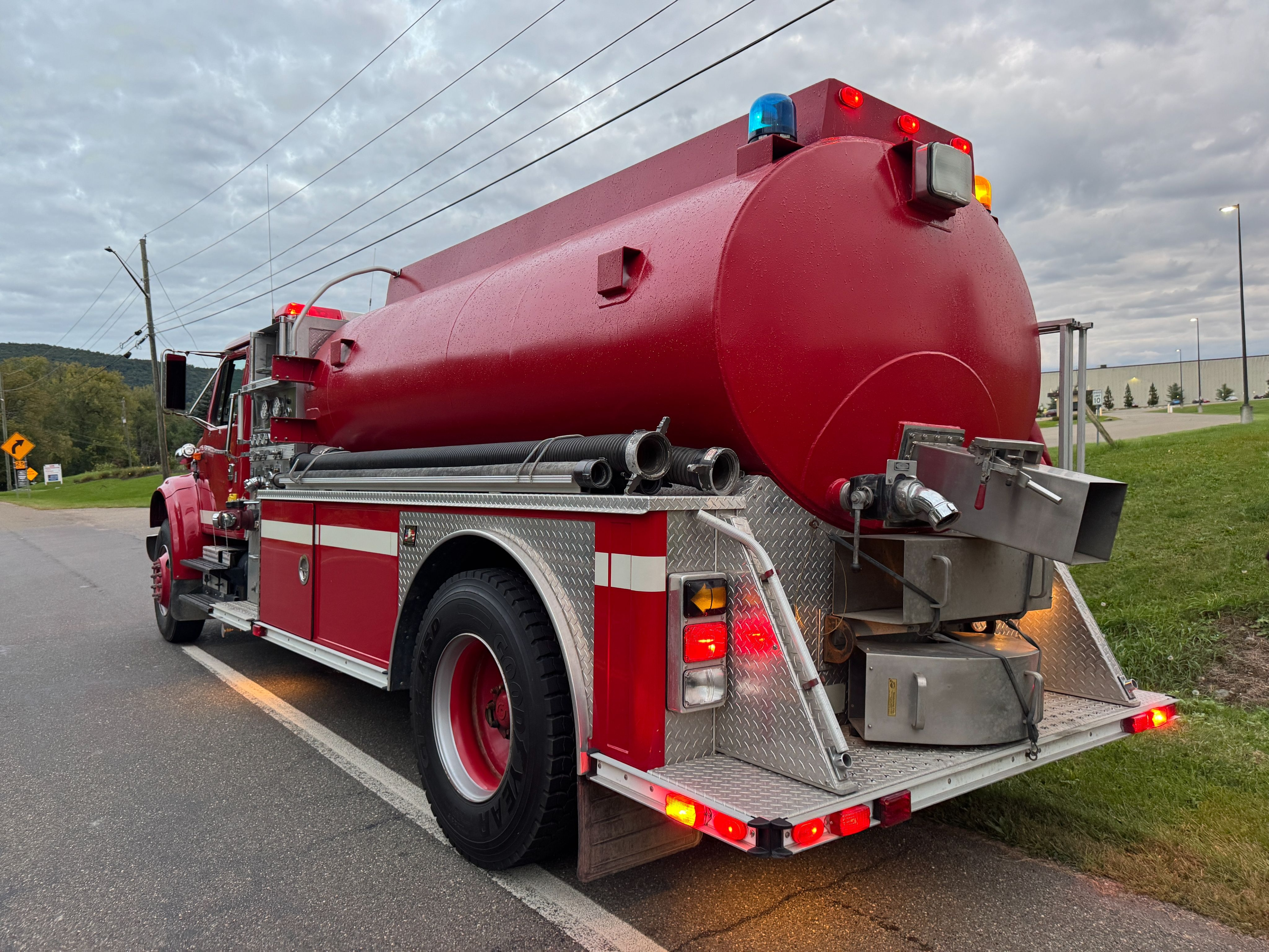 2001 E-One International Tanker - image 7