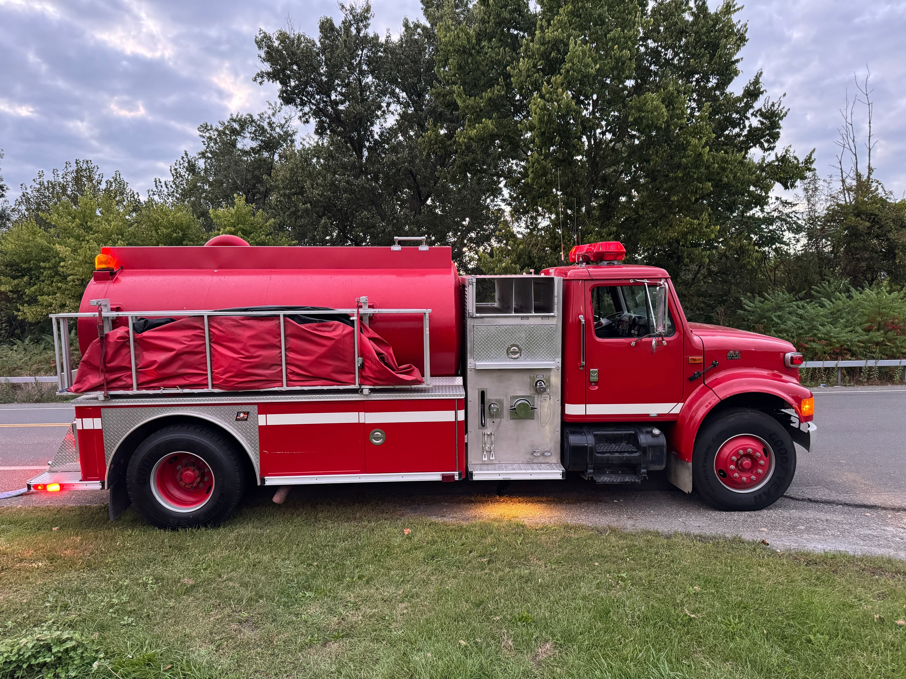 2001 E-One International Tanker - image 4