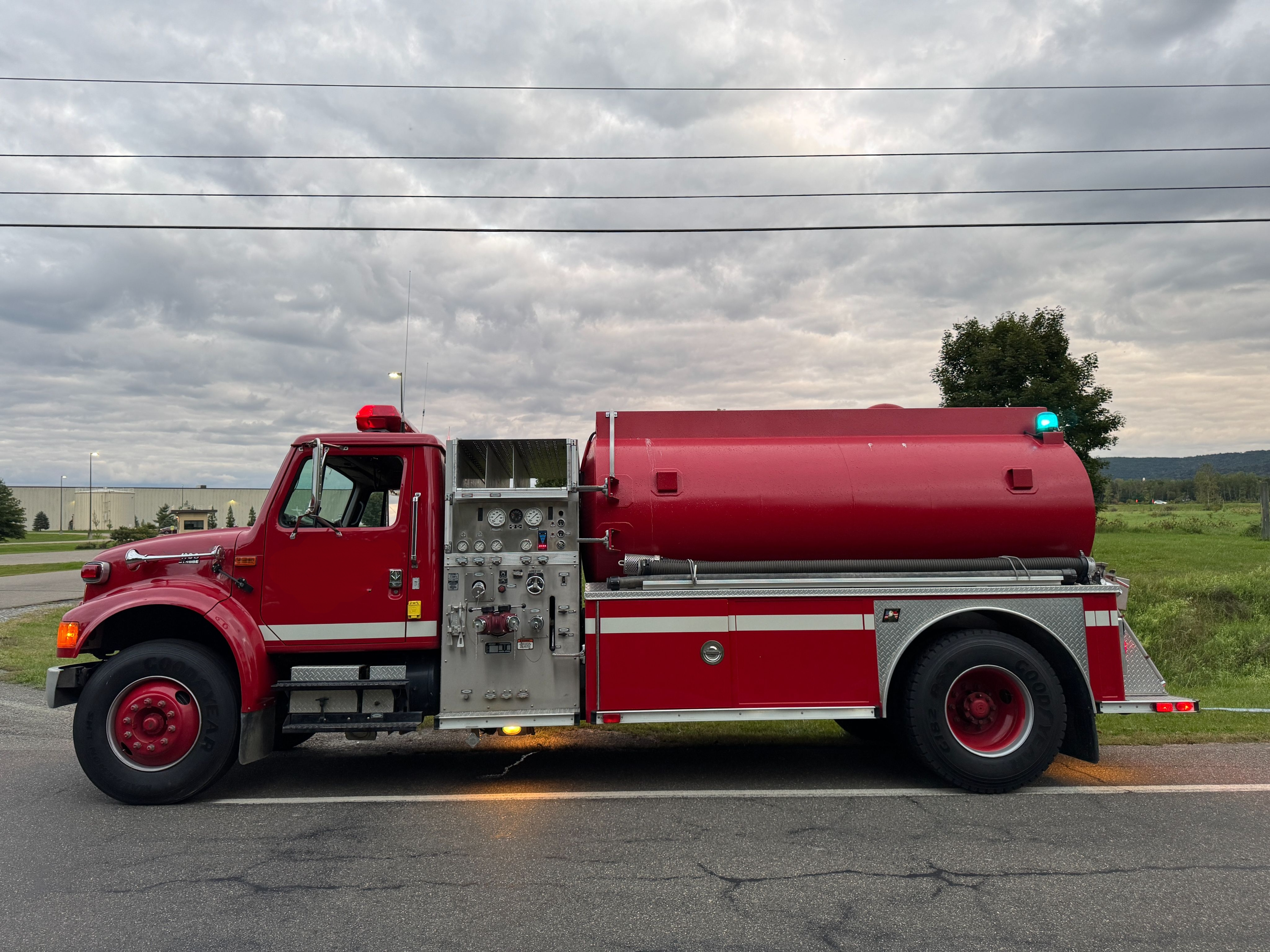 2001 E-One International Tanker - image 5