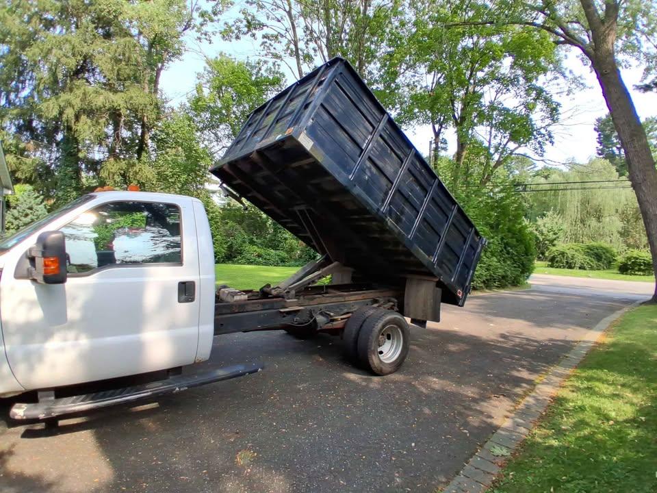 2012 Ford F350 Dump Truck - image 4