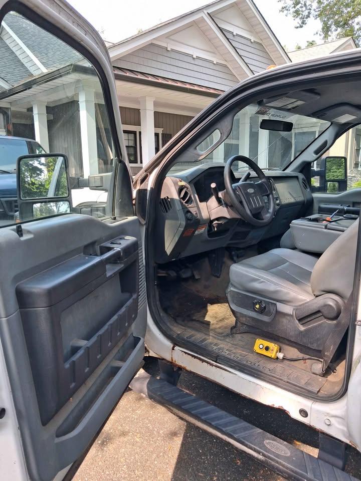 2012 Ford F350 Dump Truck - image 9