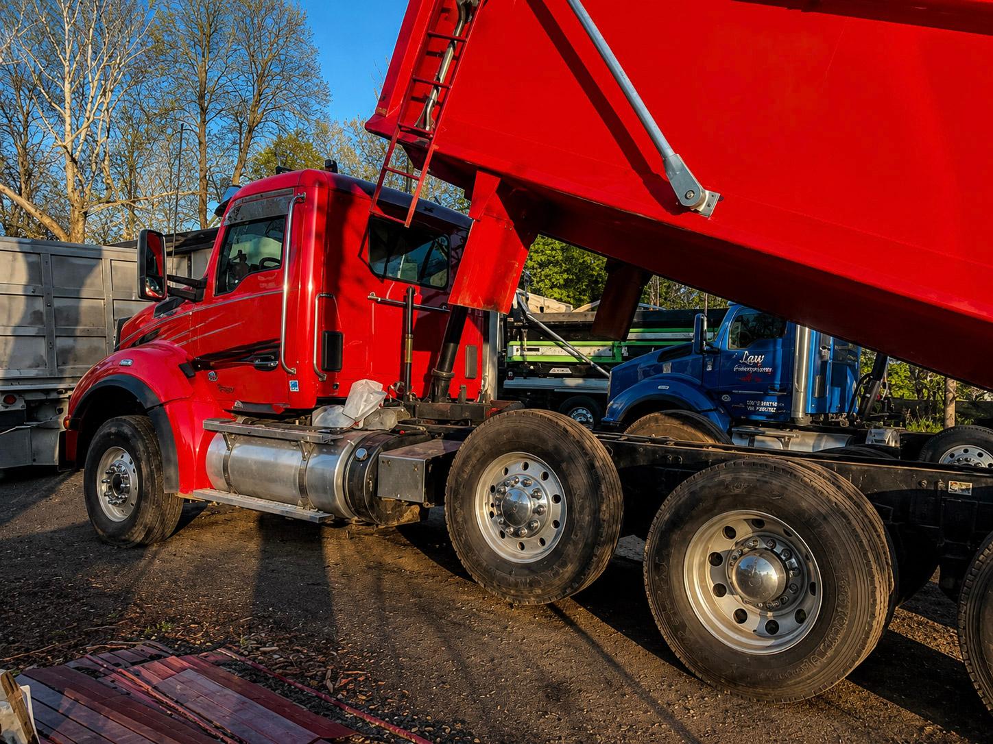 2020 Kenworth T880 Dump Truck - image 2