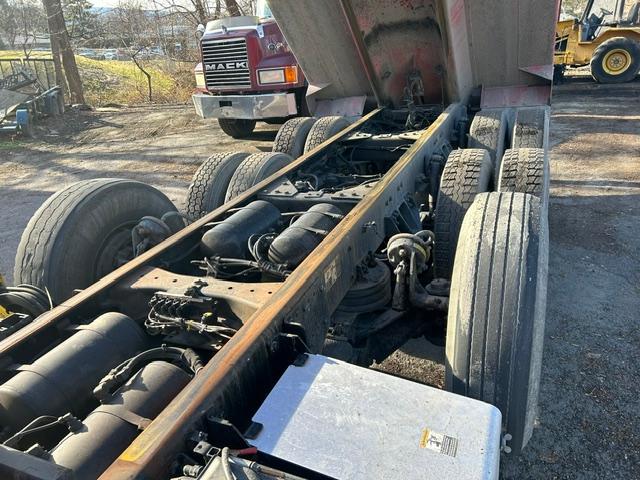 2020 Kenworth T880 Dump Truck - image 8