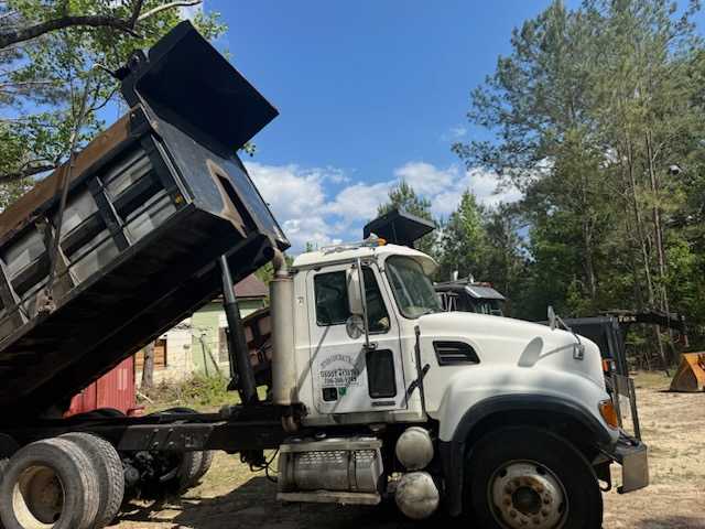 2006 Mack CV713 Dump Truck — photo 3