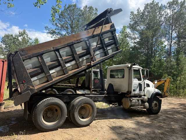2006 Mack CV713 Dump Truck — photo 5