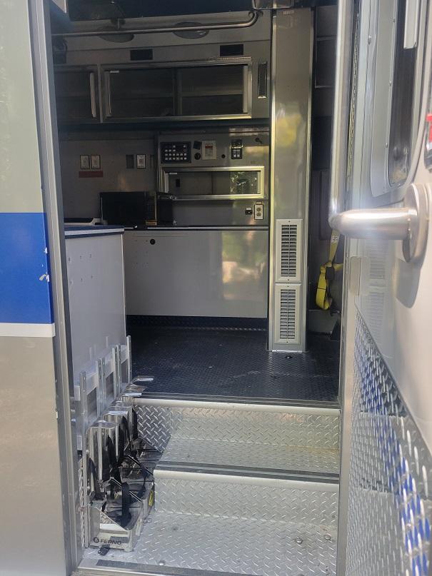 2011 LifeLine International Type III Ambulance - image 5