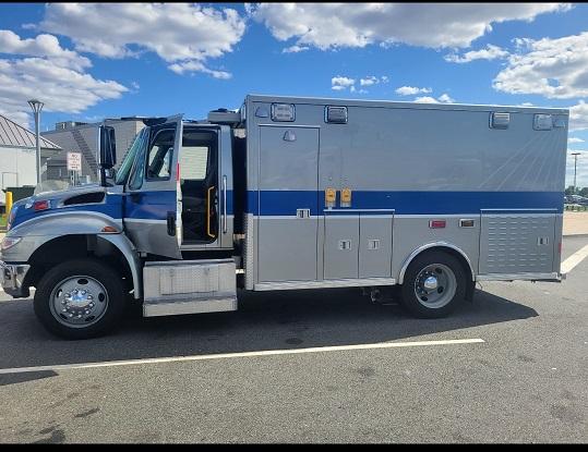 2011 LifeLine International Type III Ambulance - image 3